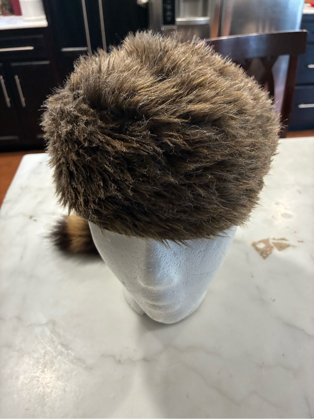 Pawnee Bill's Hat Co faux Racoon tail hat size Large - Picture 4 of 6